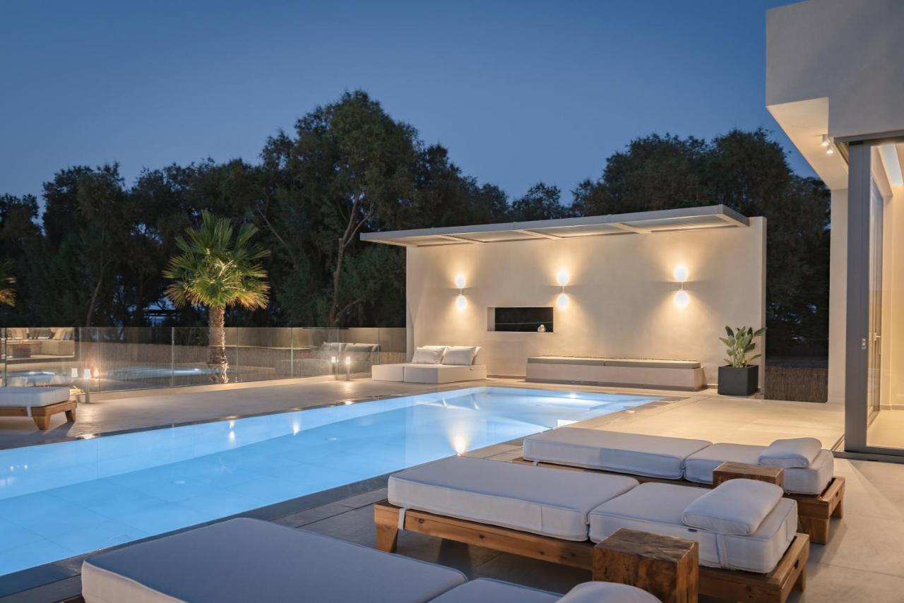 Artemis Seafront Villa, An Evanescence Sea Retreat, By Thinkvilla Tavronitis Buitenkant foto